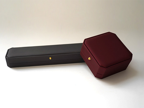 改進印(yin)刷工藝(yì)，發展綠(lü)色印刷(shuā)